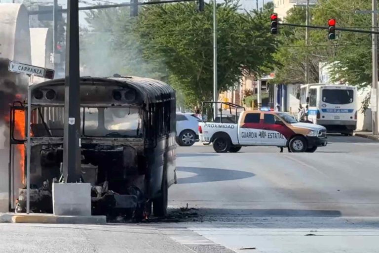 Escalada de violencia y bloqueos paralizan Reynosa el 22 de febrero de 2026
