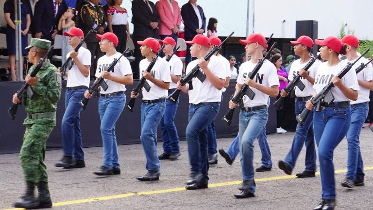 La transformación del servicio militar en 13 sesiones: armas y primeros auxilios