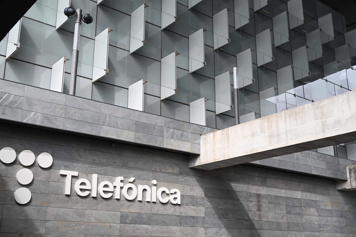 Telefónica enfrenta pérdidas históricas en 2025 por reestructuración y desinversiones en América Latina