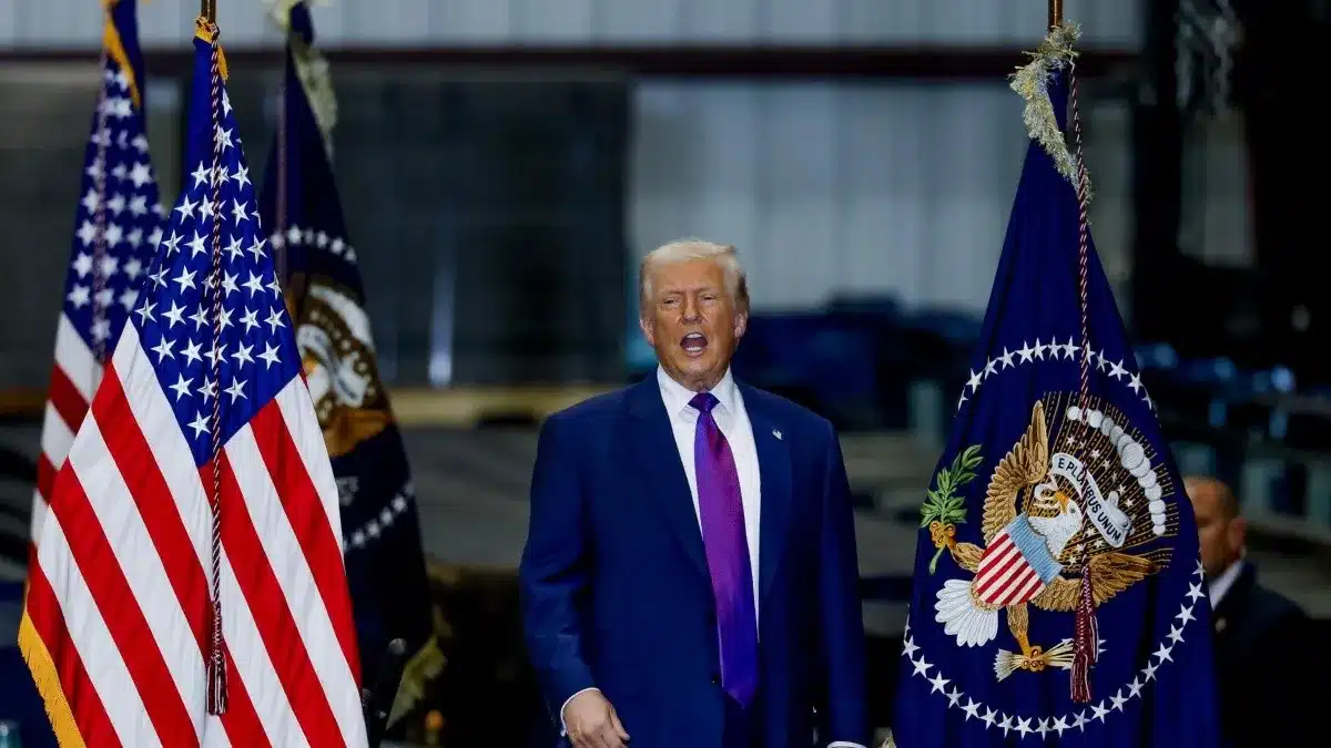 Trump intensifica ataques contra la Corte Suprema y promete nuevos aranceles tras revés judicial