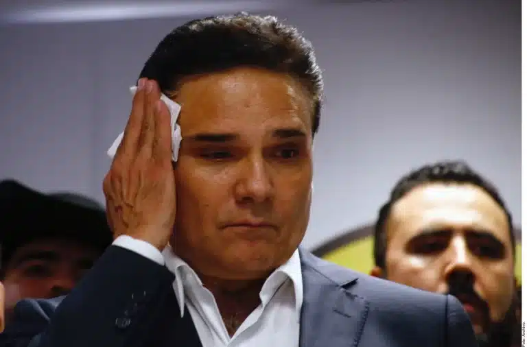 La orden de captura contra Silvano Aureoles por el desfalco de los cuarteles