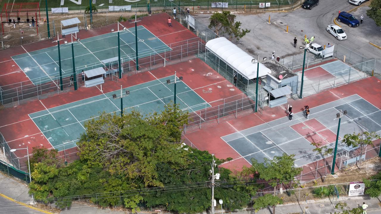 Ana Paty Peralta supervisa remodelación para la nueva Escuela Municipal de Tenis en Cancún