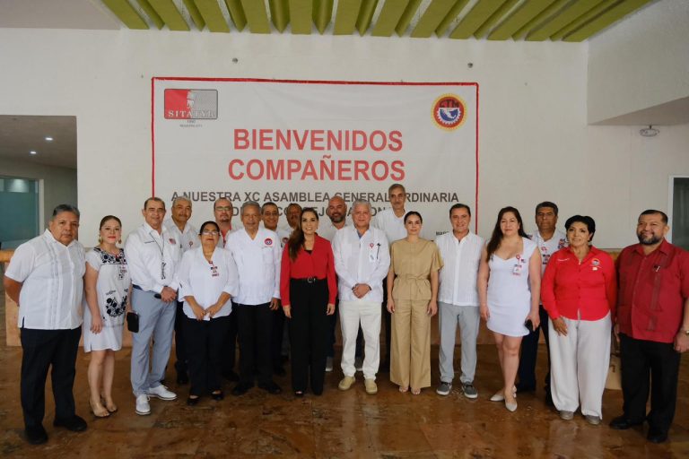 Mara Lezama durante la inauguración de la XC Asamblea Nacional del SITATYR celebrada en Cancún, Quintana Roo.