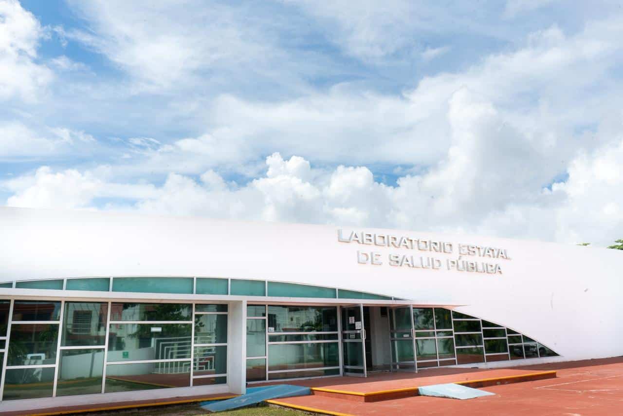 Fachada del Laboratorio Estatal de Salud Pública de Quintana Roo, que obtuvo el primer lugar nacional en calidad.