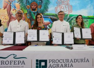 La gobernadora Mara Lezama y la titular de PROFEPA, Mariana Boy, firman el convenio de protección a la selva maya en Bacalar.