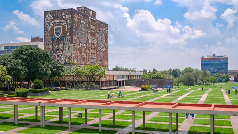 Instalaciones de la UNAM, institución que anunció la creación del Consejo Coordinador de Inteligencia Artificial.