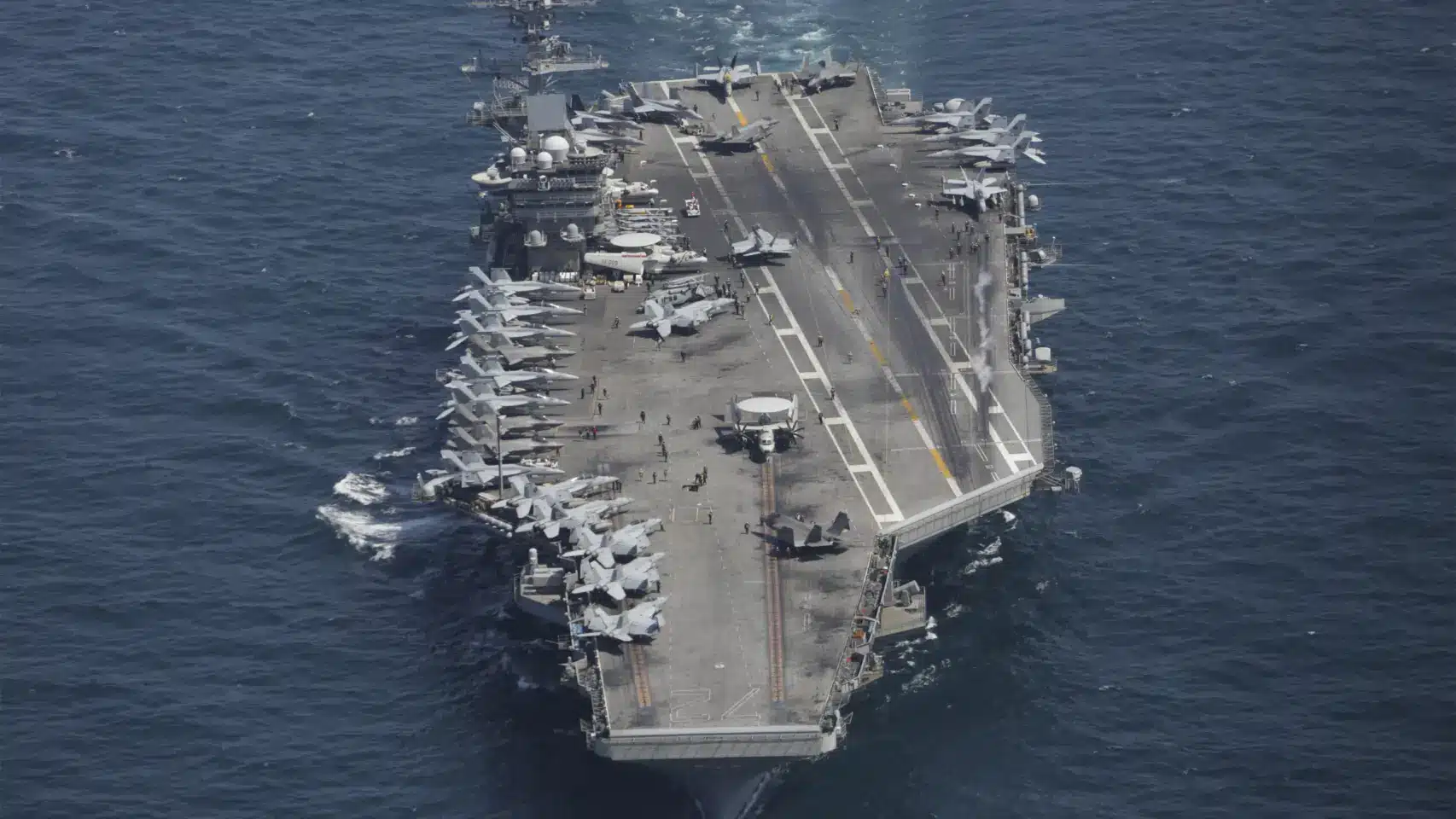 Irán desafía la hegemonía naval estadounidense mediante el hostigamiento táctico al USS Abraham Lincoln