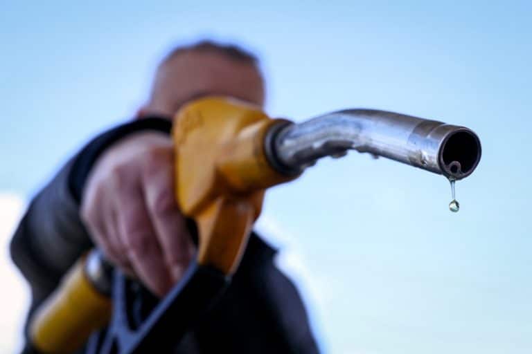 Hacienda activa blindaje al precio de la gasolina para neutralizar choque petrolero