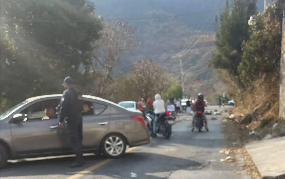 Bloqueo total en Malinalco: Pobladores sitian el pueblo mágico por presunto secuestro