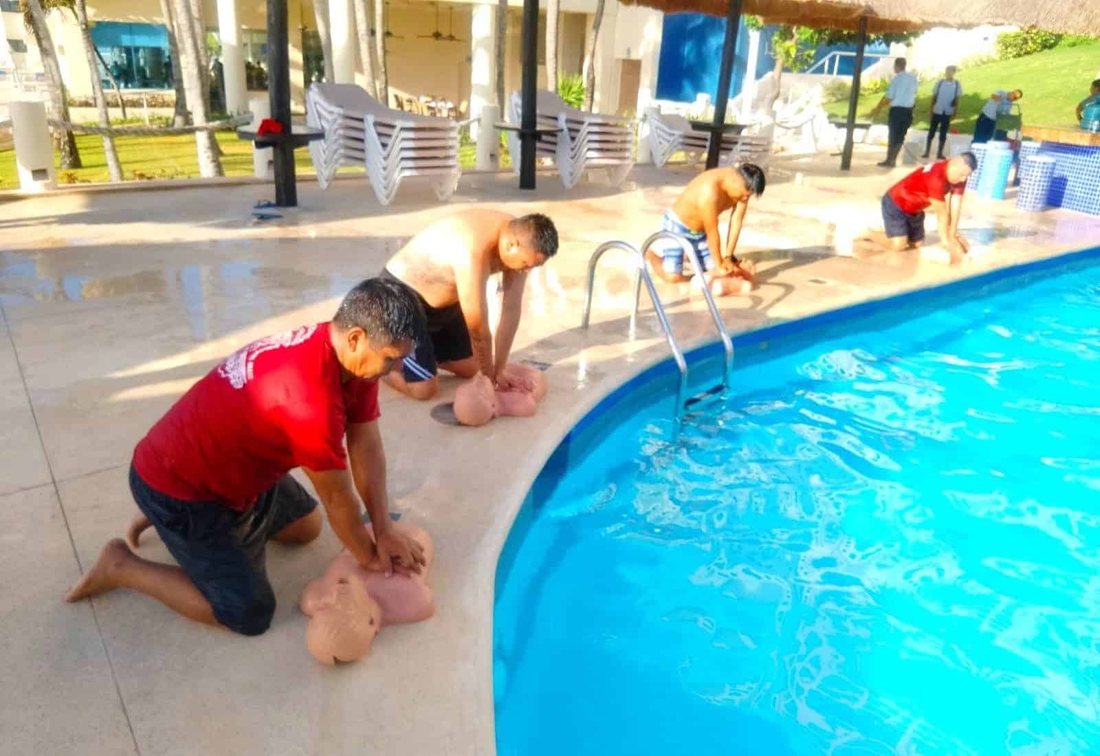 Bomberos de Cancún blindan costas con élite de rescate acuático