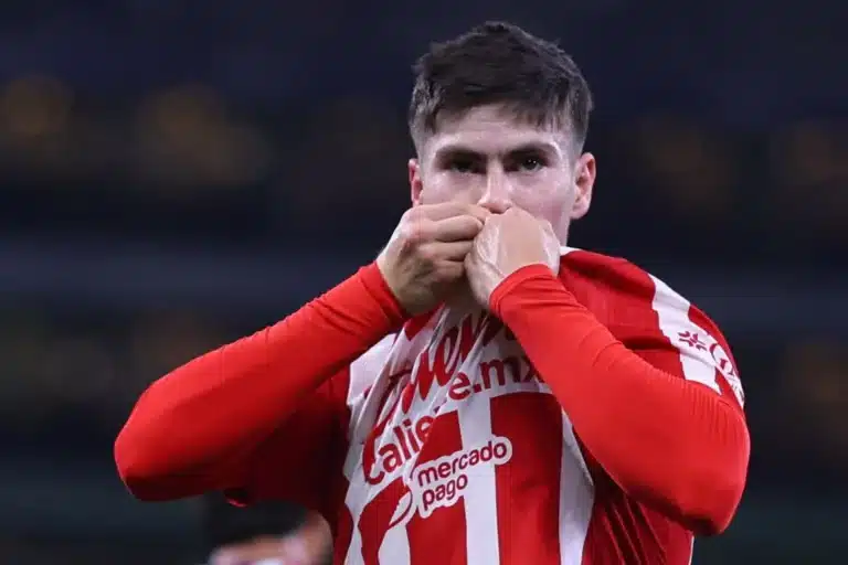 El Ascenso de Chivas y la Crisis de los Grandes en la Jornada 12