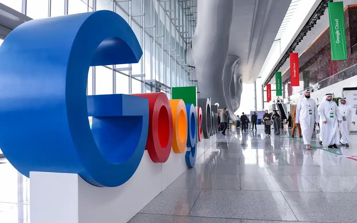 Irán activa ciberofensiva contra Microsoft Google y Apple en Asia Occidental