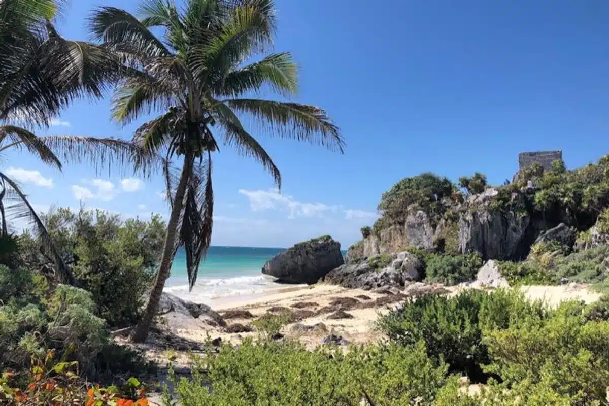 Clima en Tulum bajo la influencia de chubascos y arte contemporáneo