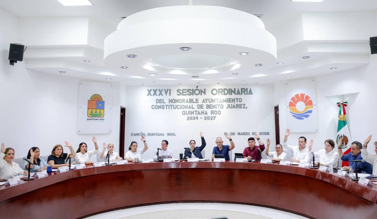 La Presidenta Municipal Ana Paty Peralta durante la sesión de Cabildo donde se aprobó el Programa de Inversión Anual 2026 para Cancún.
