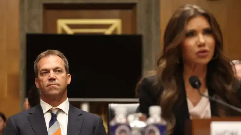 Crisis de reputación de Kristi Noem por la infidelidad de Bryon Noem