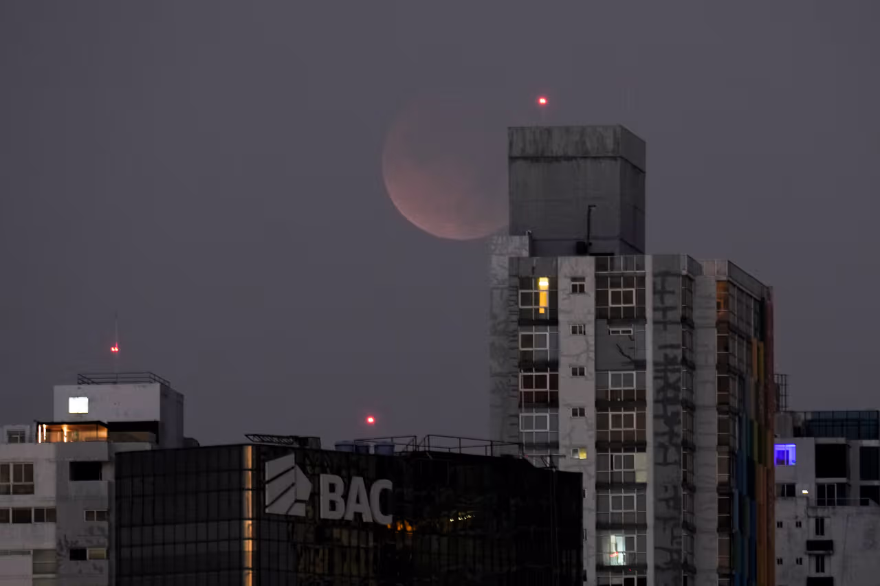 El Cenit Carmesí: El único eclipse total lunar de 2026 que redefinió la observación