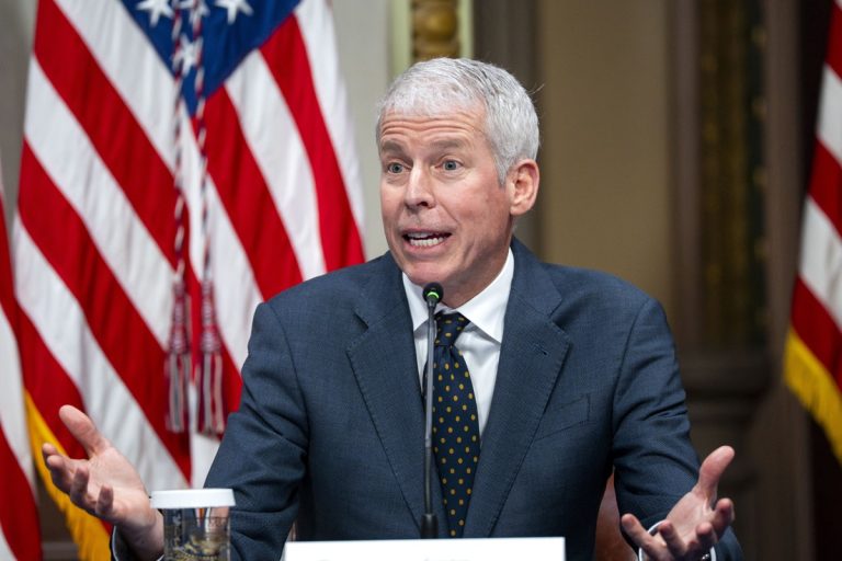 El dilema energético: EE. UU. descarta ataques a crudo iraní para evitar colapso global