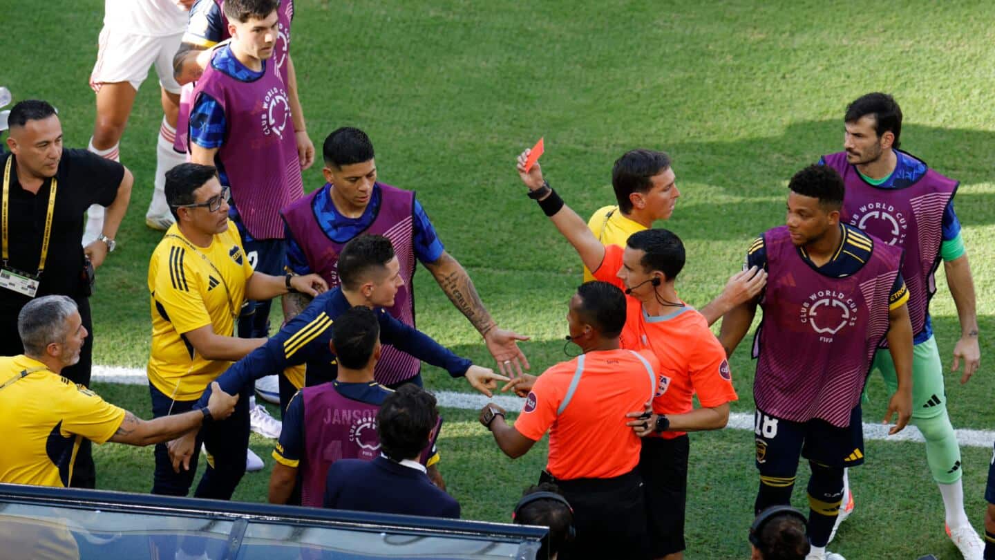 FIFA impone nueva regla: Expulsión por cubrirse la boca en la cancha
