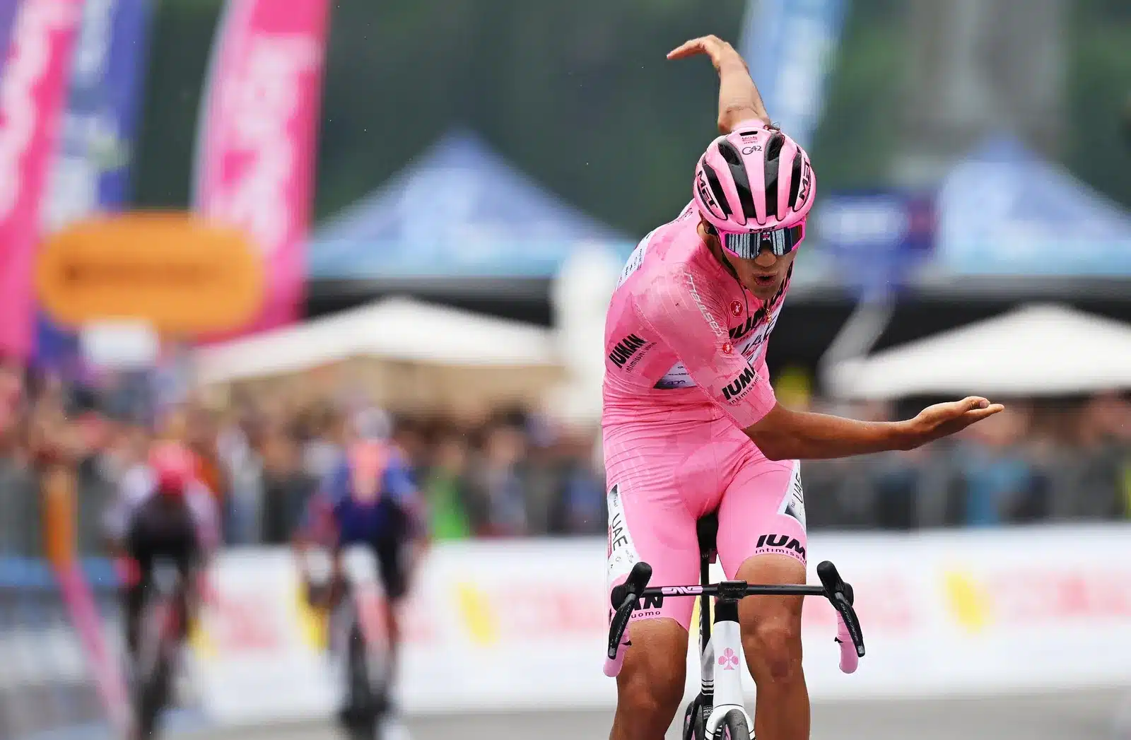 Isaac del Toro: el "pedalista de Ensenada" conquista el liderato en la Tirreno-Adriático