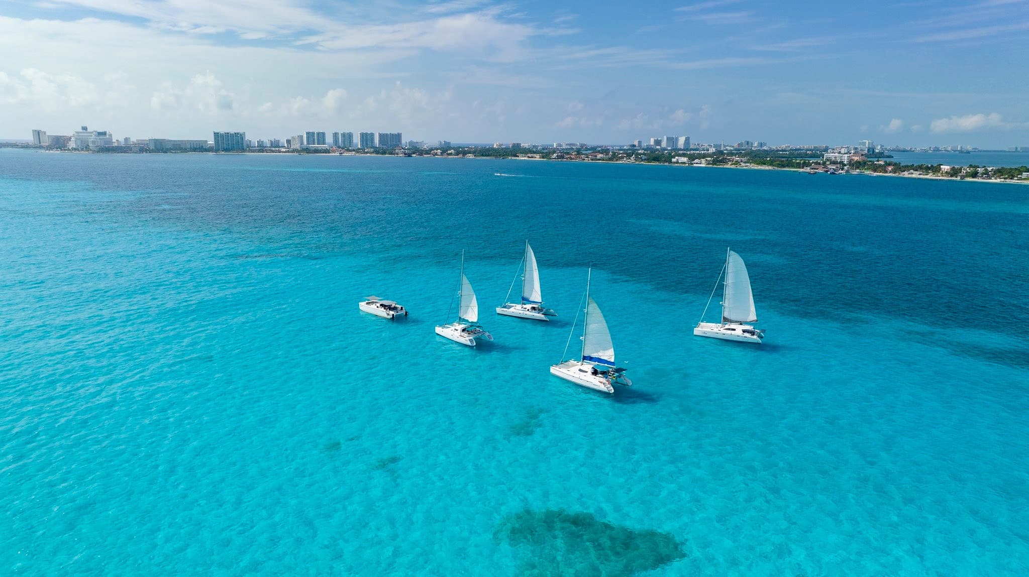 Isla Mujeres: Clima perfecto con brisa caribeña y cielos despejados