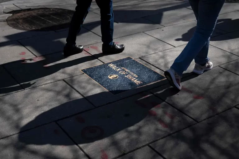 Jeffrey Epstein: el paseo de la vergüenza sacude los cimientos de Washington