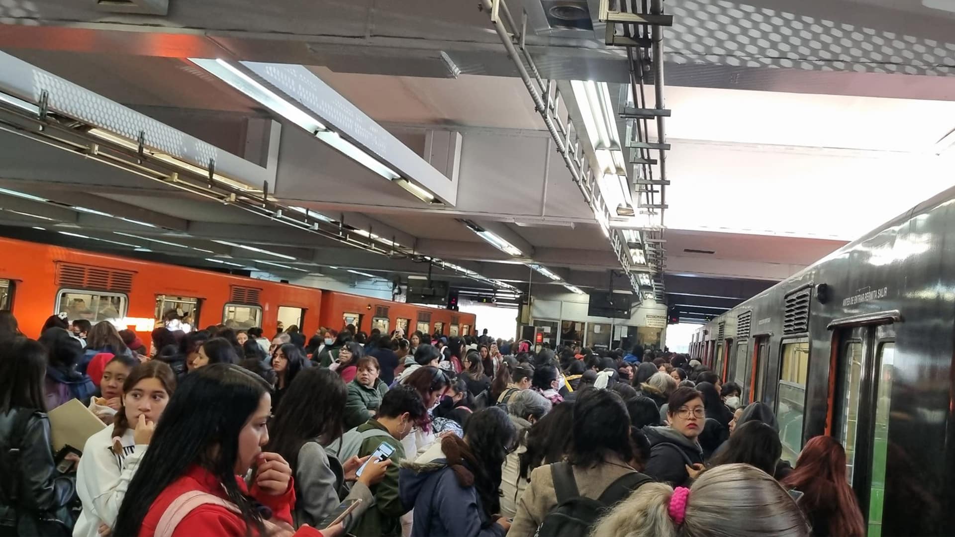Alerta Metro CDMX: Líneas 3 y B colapsan, 40 minutos de espera y el riesgo latente