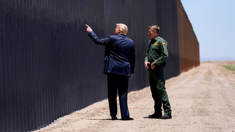 3 millones de expulsiones: Noem bajo asedio por la política migratoria de Trump