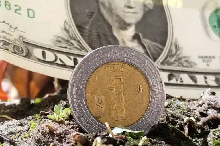 Peso mexicano recupera terreno tras señales de tregua en Medio Oriente