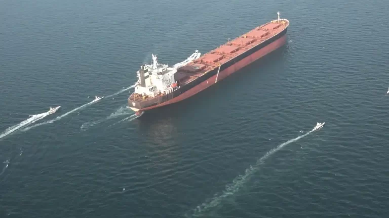 Petróleo en llamas: el barril supera los 90 dólares por la crisis en el estrecho de Ormuz