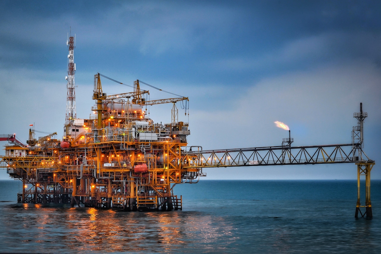 El precio del petróleo mexicano rompe el techo de los 90 dólares y sacude las finanzas públicas