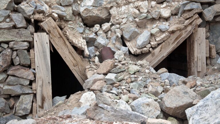 Rescate urgente en Badiraguato tras colapso de mina de oro en la Sierra Madre