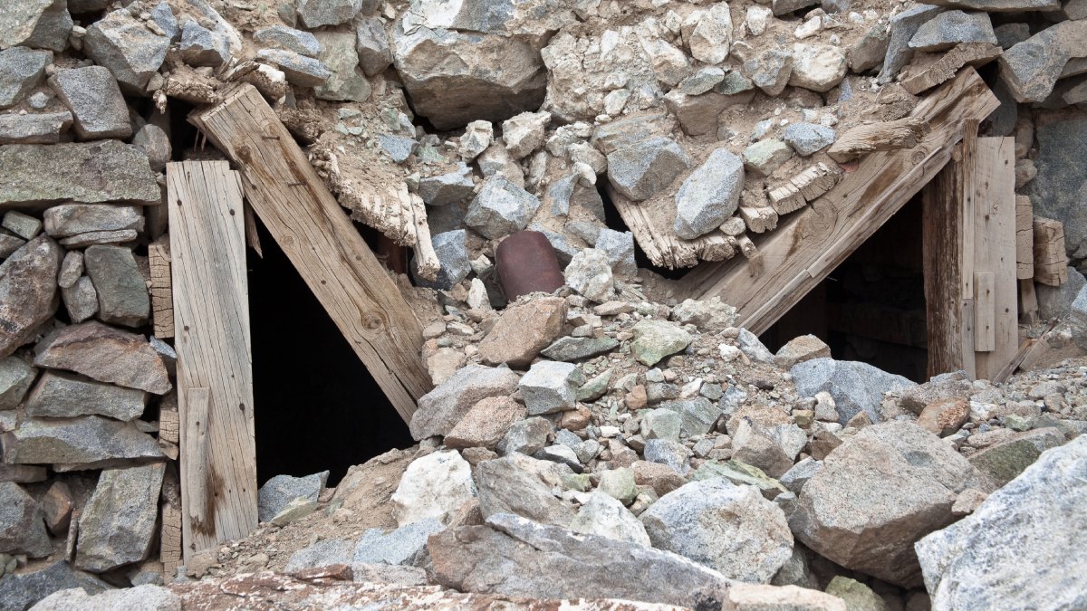 Rescate urgente en Badiraguato tras colapso de mina de oro en la Sierra Madre