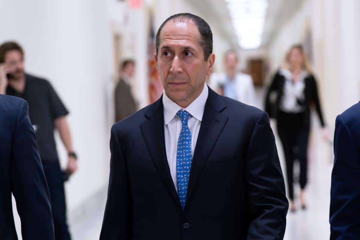 Richard Kahn comparece ante el Capitolio por el entramado financiero de Epstein