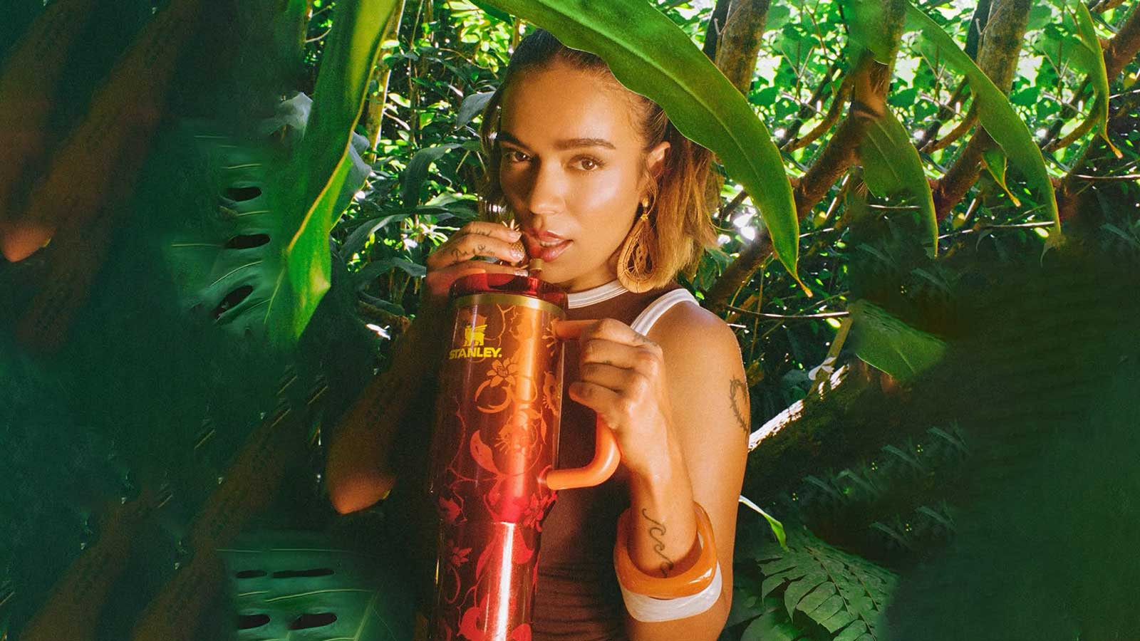 Domina el mercado el Tropicoqueta Quencher de Karol G y Stanley