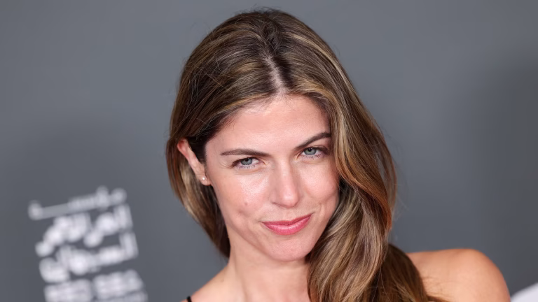 Descubre cómo Stephanie Cayo conquistó Hollywood y España: Su fórmula secreta