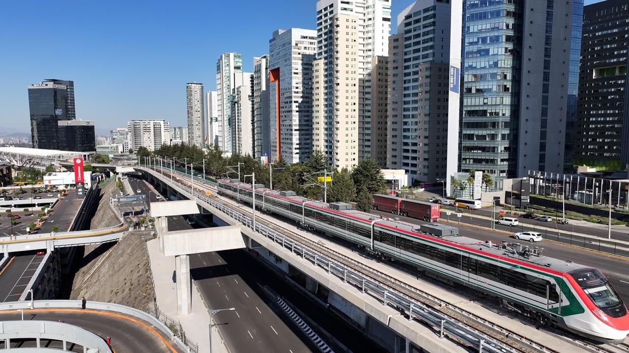 La revolución del movimiento pendular: el tren El Insurgente triplica su demanda