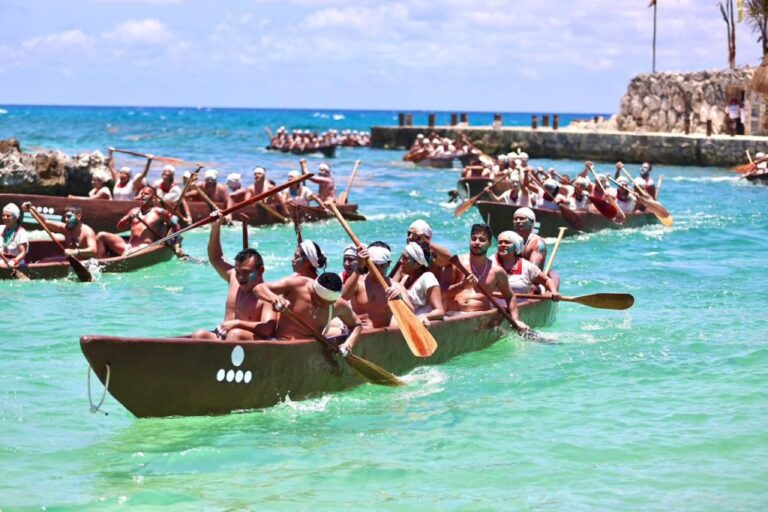 Canoeros mayas durante una edición de la Travesía Sagrada, evento suspendido por Grupo Xcaret en 2026 por litigio legal.