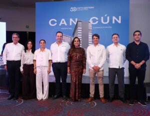Ana Paty Peralta y Mara Lezama presentan el proyecto de infraestructura médica 50 Doctors en Cancún, Quintana Roo.