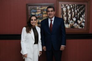 Mara Lezama, gobernadora de Quintana Roo, en reunión de trabajo con Sergio Salomón, titular del Instituto Nacional de Migración (INM).