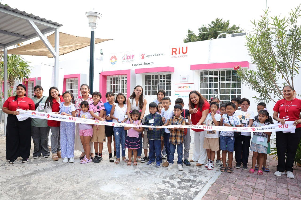 Ana Paty Peralta inaugura ludoteca y aula digital en el CDC de la SM 227 en Cancún