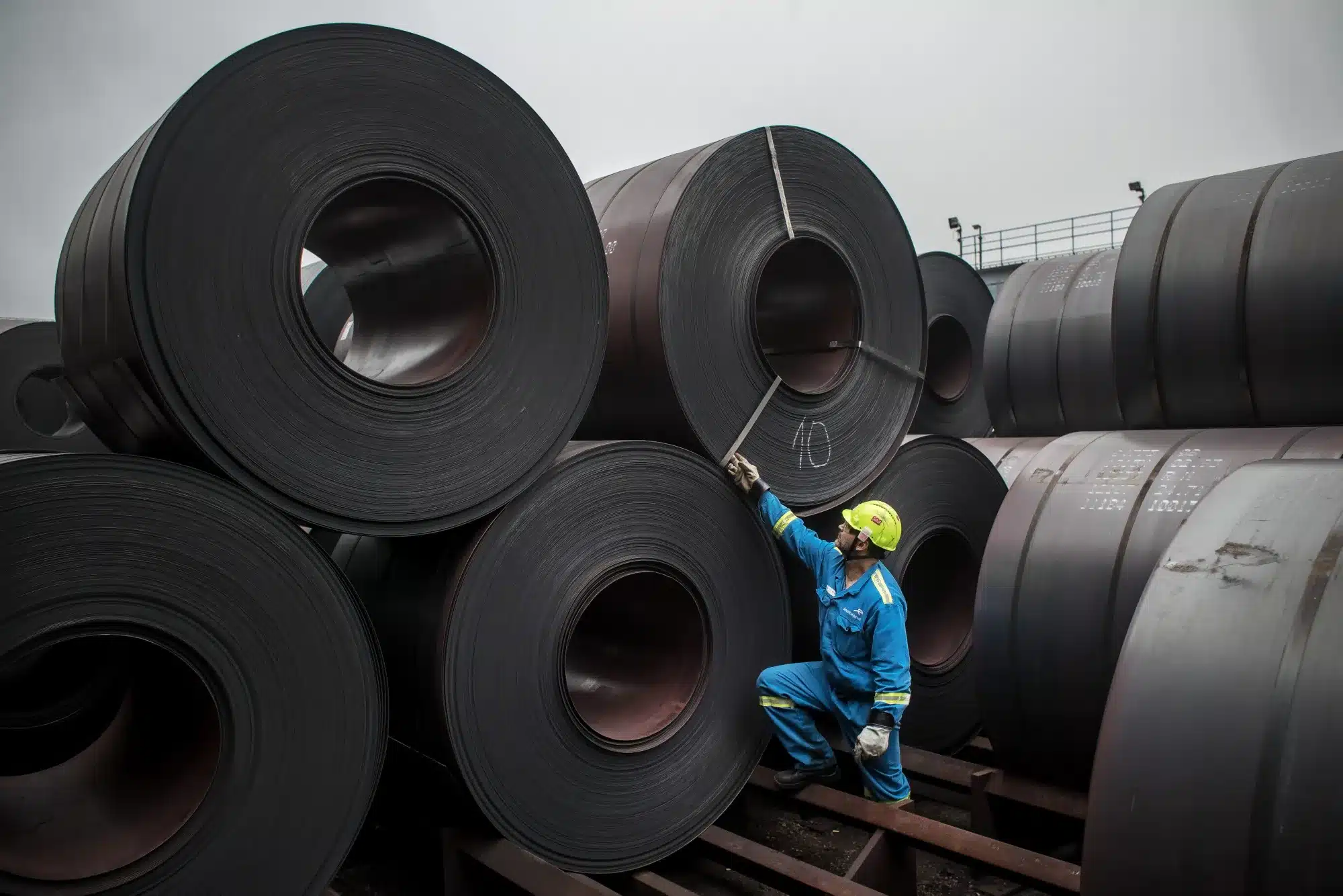 Estados Unidos blinda su industria con ajustes arancelarios estratégicos en metales y fármacos