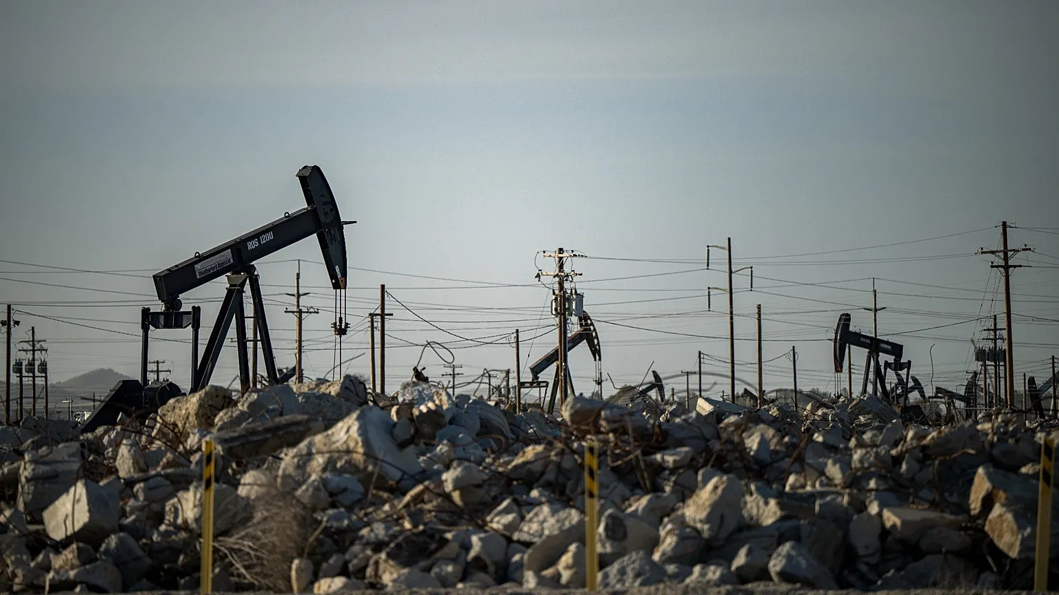 Escalada del crudo WTI a 111 dólares ante la ofensiva contra Irán
