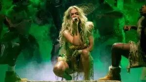 Karol G fue un éxito en Coachella pero los artistas extranjeros temen hacer tour en EE. UU.