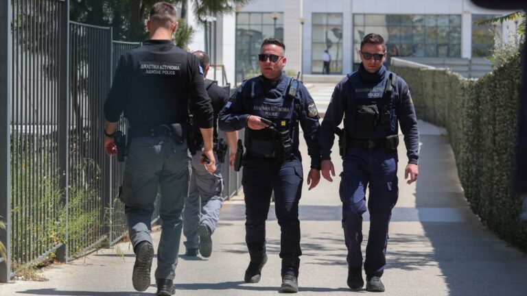 Doble atentado en Atenas sacude la seguridad de las sedes estatales