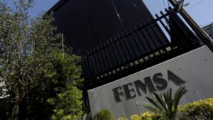 Utilidad neta de Coca-Cola FEMSA retrocede 15.5% ante debilidad del consumo en México