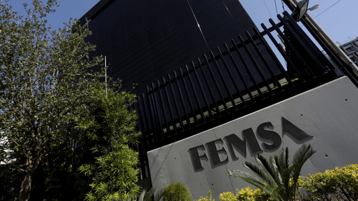 Utilidad neta de Coca-Cola FEMSA retrocede 15.5% ante debilidad del consumo en México