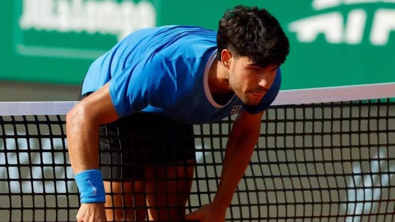 Carlos Alcaraz se retira del Abierto de Barcelona por lesión en la muñeca