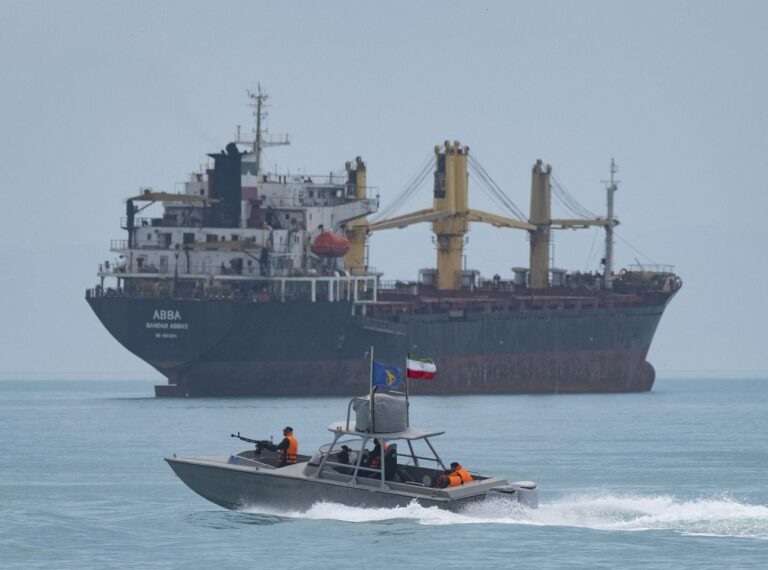 Irán bloquea el estrecho de Ormuz y desafía la estabilidad energética global
