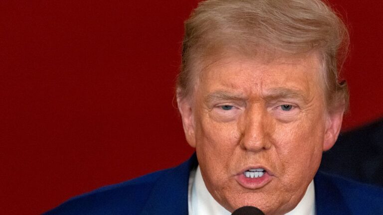 Trump presiona el desbloqueo de Ormuz ante el colapso interno de Irán