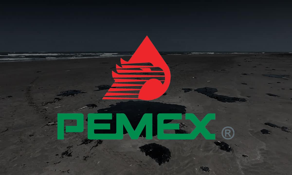 Pemex admite responsabilidad en derrame del Golfo y cesa a directivos por negligencia